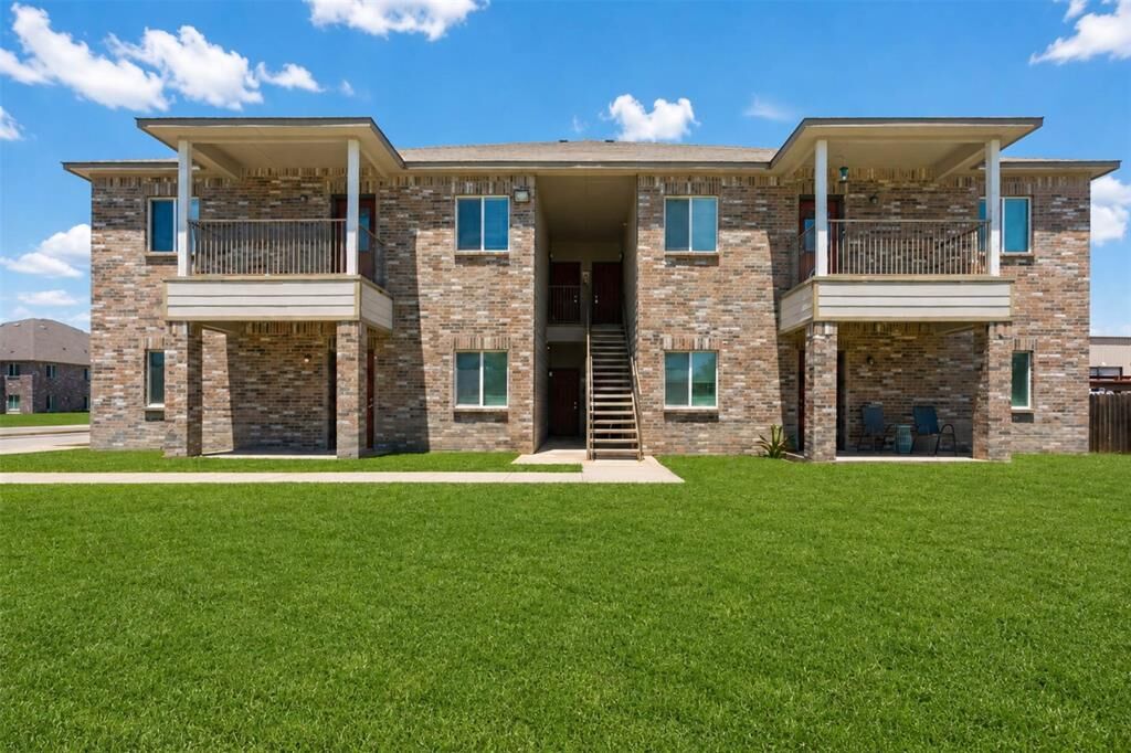 Property Photo:  516 E Hazelwood Street C  TX 75407 