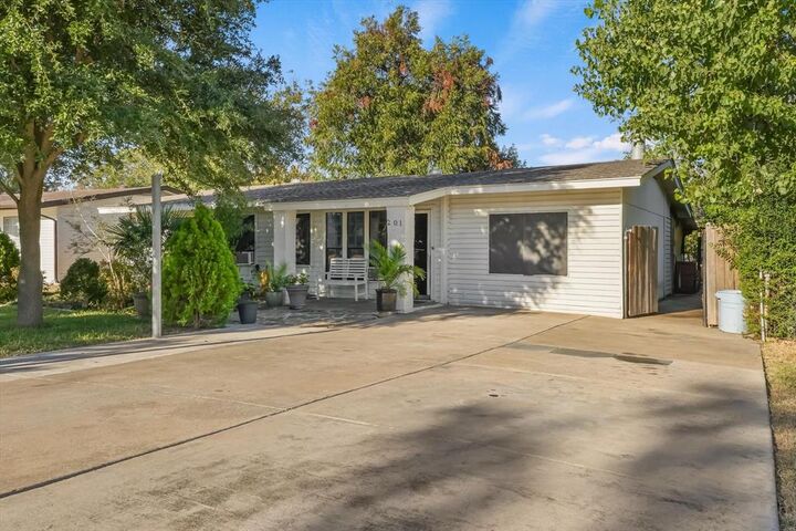 Property Photo: 201 Glenridge Drive TX 75149