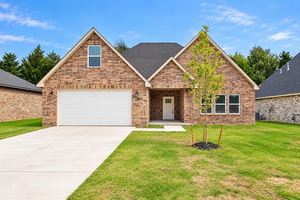 Property Photo:  229 E Abbot Lane  OK 73064 