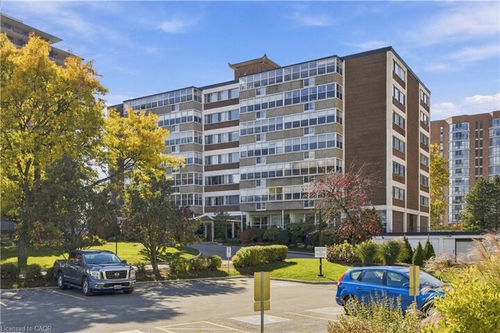 Property Photo:  45 Westmount Road N 202  ON N2L 2R3 