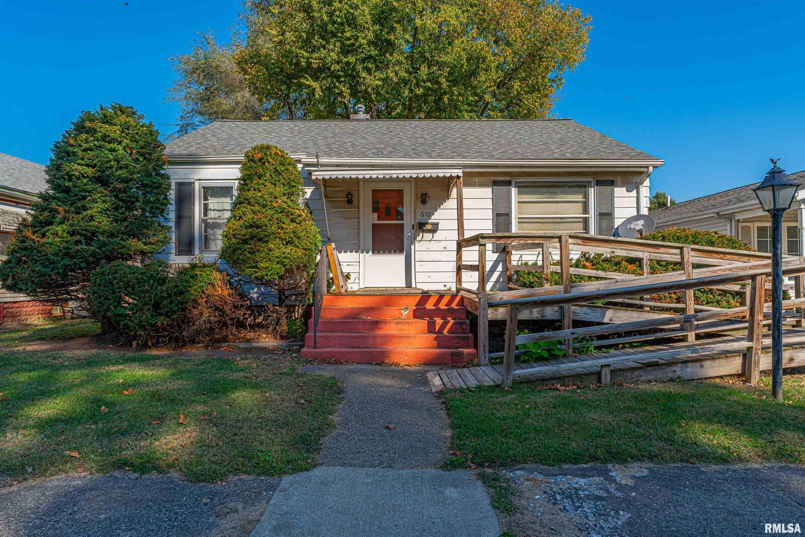 Property Photo:  610 4th Street  IL 62656 