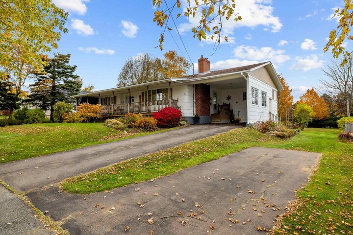Property Photo: 72 Macrae Drive PE C1C 0S3