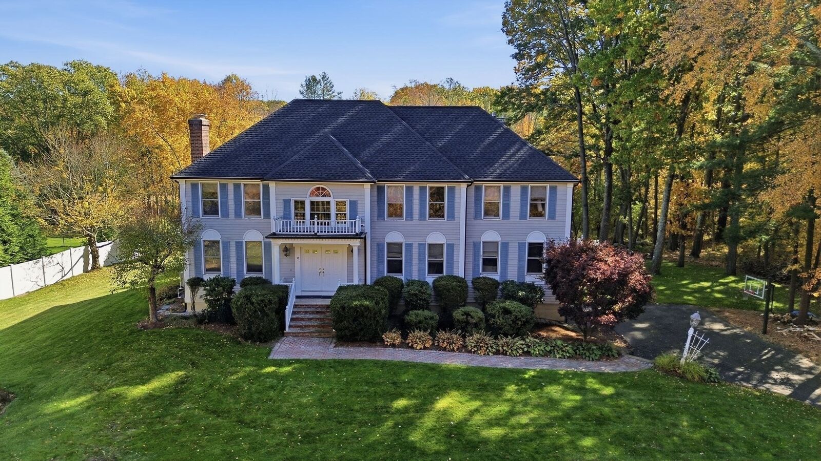 Property Photo:  8 Cloverfield Dr  MA 01810 