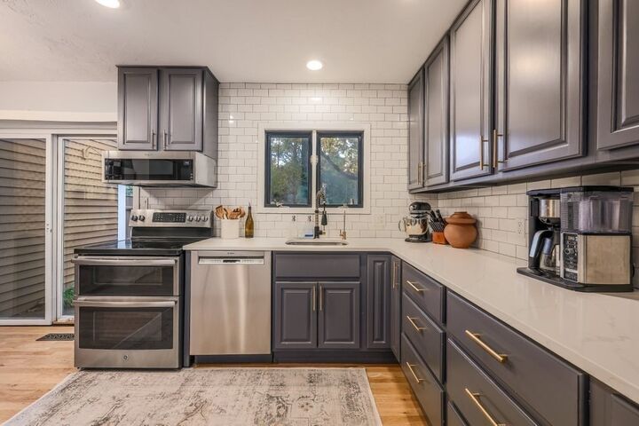 Property Photo:  15 Greenridge Lane 15  MA 01773 