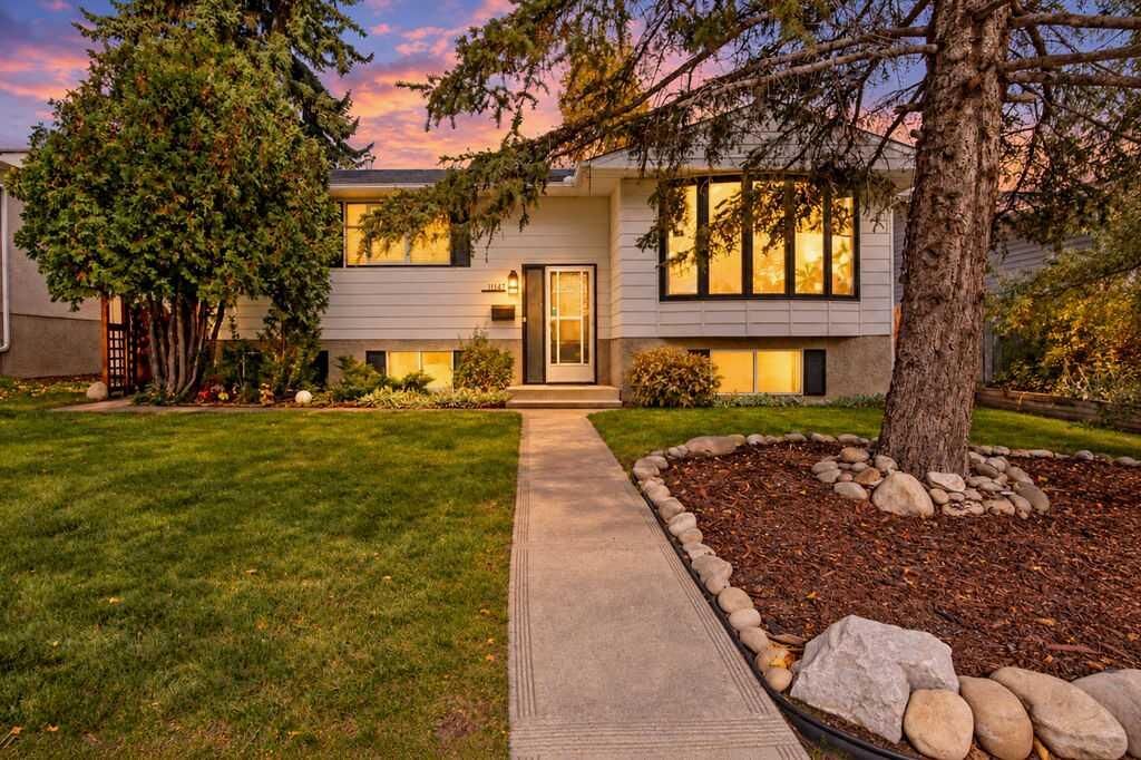 Property Photo: 11147 Braeside Drive SW AB T2W 1C2