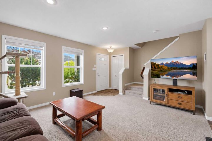Property Photo:  10 Rafferty Court  AB T4S 0K3 