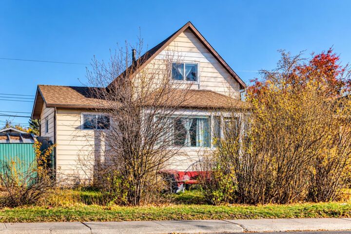 Property Photo: 2232 42 Street SE AB T2B 1G5