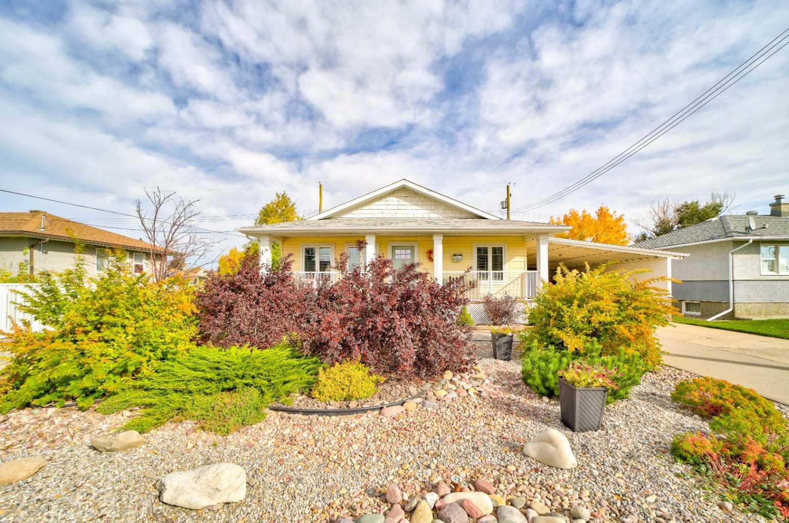 Property Photo:  213 17th Street  AB T0L 0Z0 
