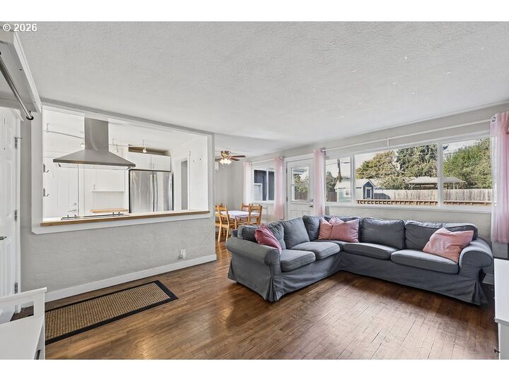Property Photo: 640 Tinamou Ln OR 97477