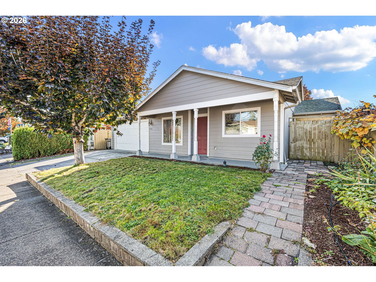 Property Photo: 1850 Becca Ct OR 97322