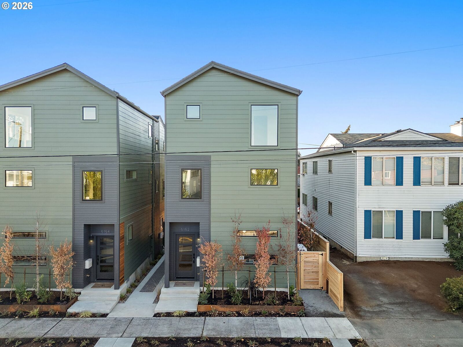 Property Photo: 5152 E Burnside St OR 97215