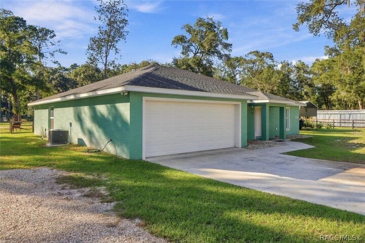 Property Photo:  560 NW 117th Court  FL 34482 