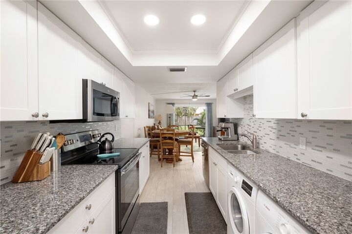 Property Photo: 1166 6th Avenue B5 FL 32960