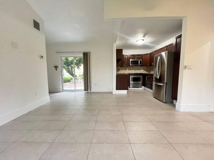 Property Photo: 1302 S Federal Highway 2 FL 33460