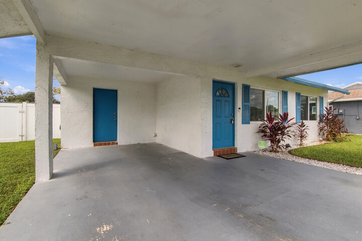 Property Photo:  8121 NW 93rd Avenue  FL 33321 