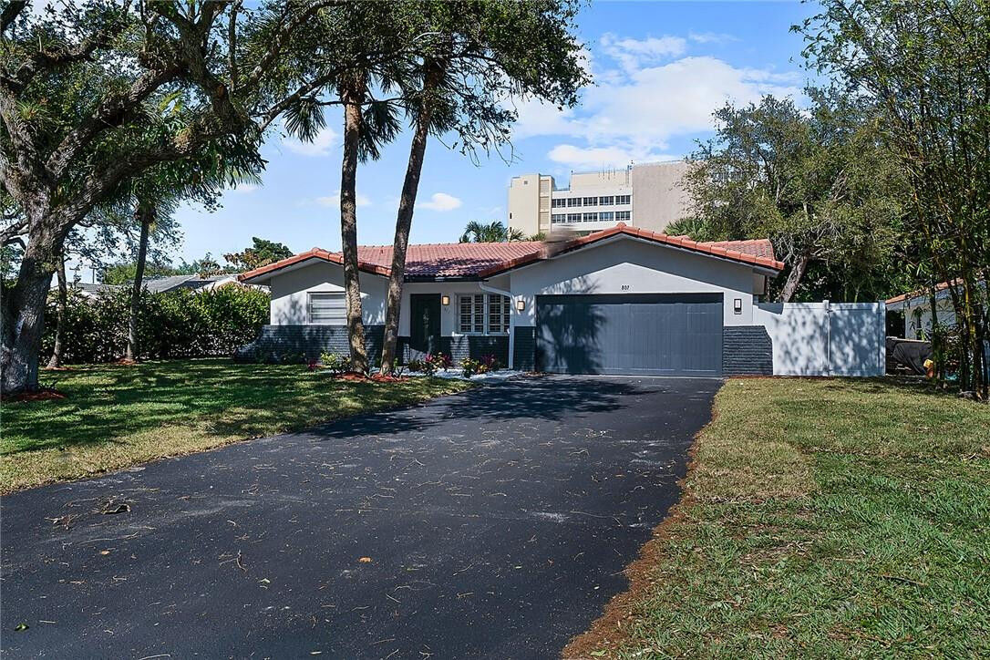 Property Photo: 807 NW 7th Street FL 33486