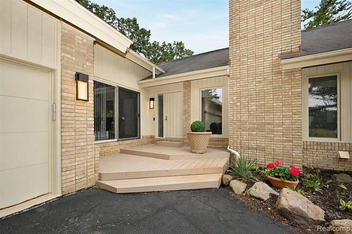 Property Photo:  6401 Apple Grove Lane  MI 48301 