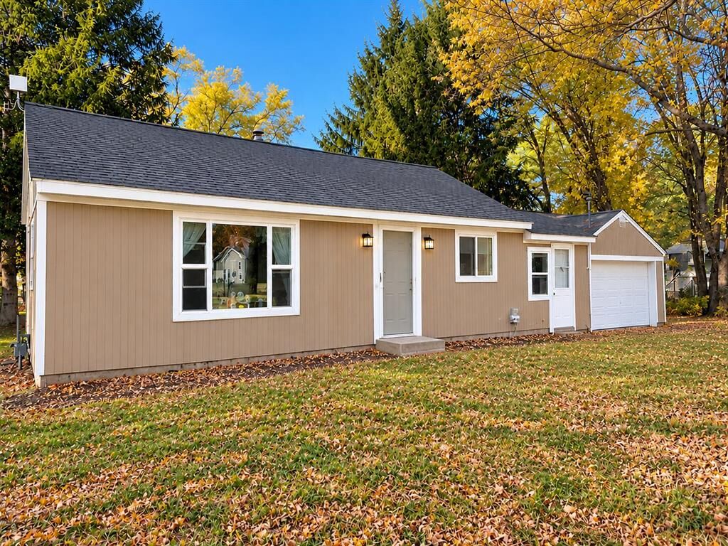 Property Photo: 1487 E Pine Hill Avenue MI 49349