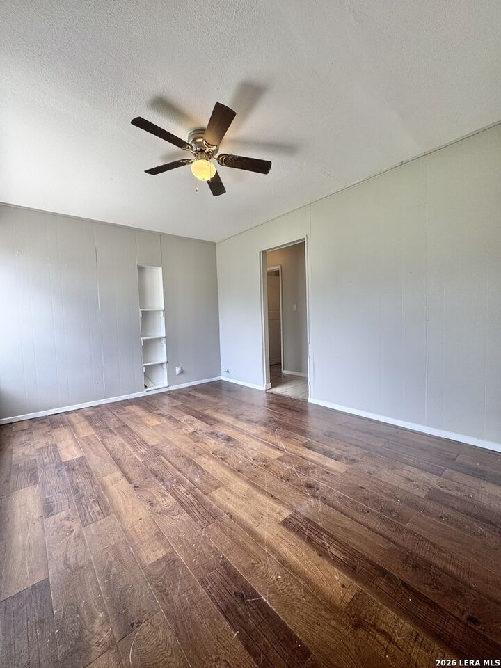 Property Photo: 1923 Valencia TX 78237