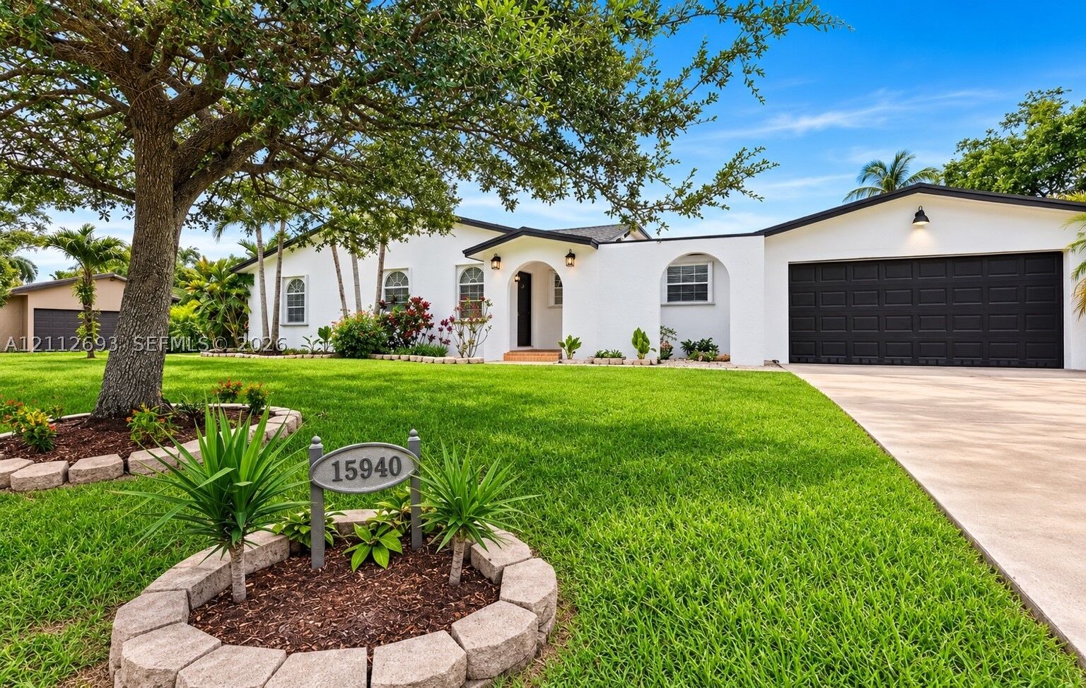Property Photo:  