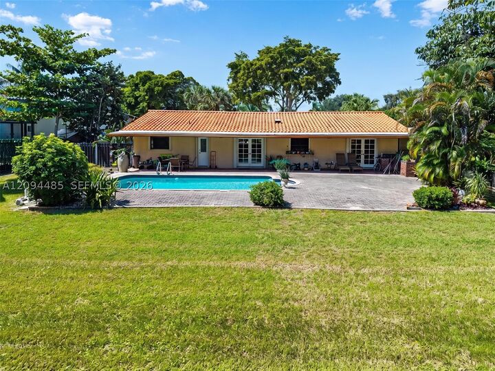 Property Photo: 20011 NE 25th Ave FL 33180