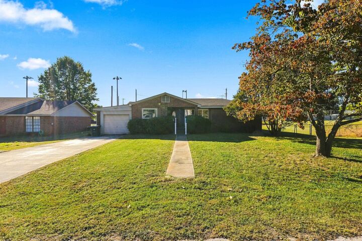 Property Photo:  613 Broad St  AL 35674 