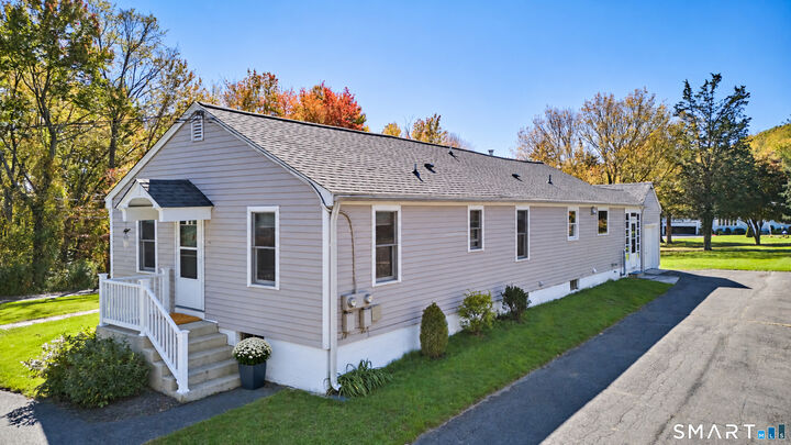 Property Photo:  252 Boston Post Road  CT 06443 