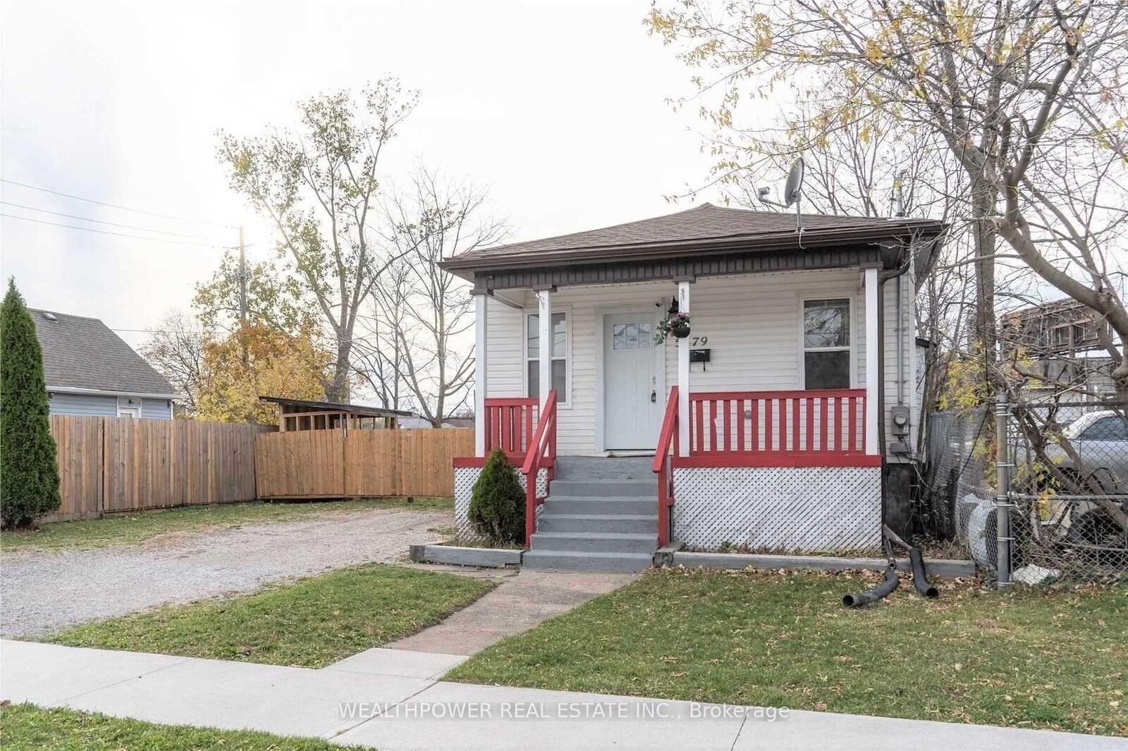 Property Photo:  5579 Buchanan Avenue  ON L2G 3T7 