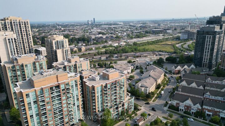 Property Photo:  15 Michael Power Place 604  ON M9A 5G4 