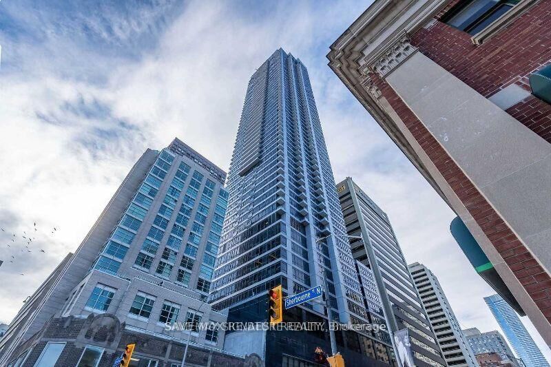 Property Photo: 395 Bloor Street E 5408 ON M4W 1H7
