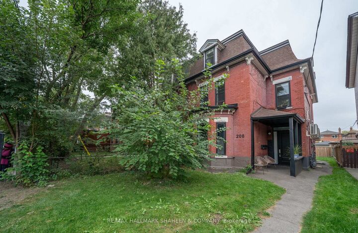 Property Photo:  208 Dovercourt Road Studio  ON M6J 3C8 