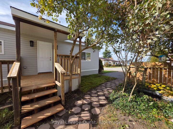 Property Photo:  1309 Hilltop Road  ON L3V 6H7 