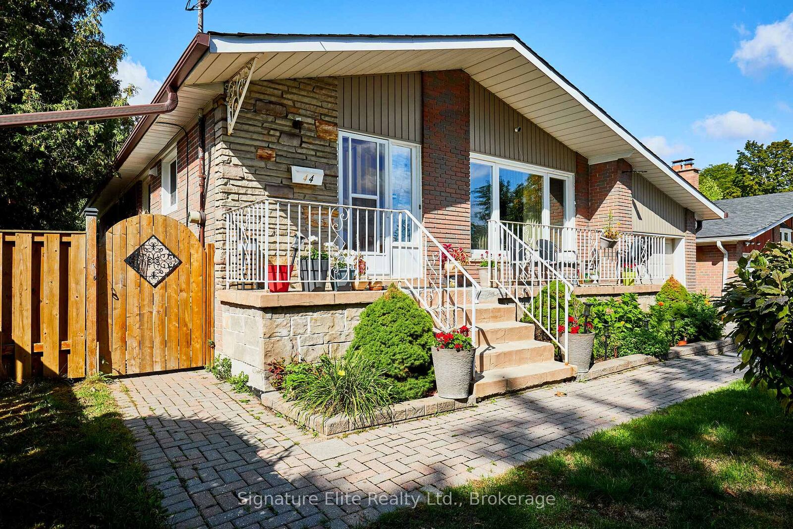 Property Photo:  44 Farmbrook Road Bsmt  ON M1J 2S5 