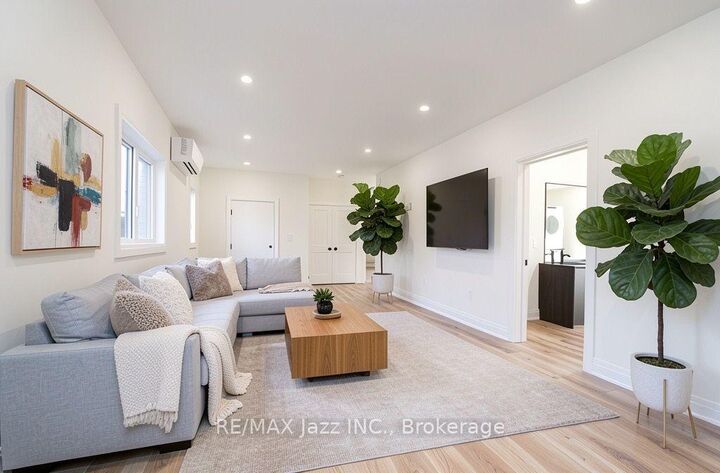 Property Photo:  639 Hortop Street Upper  ON L1G 4N4 