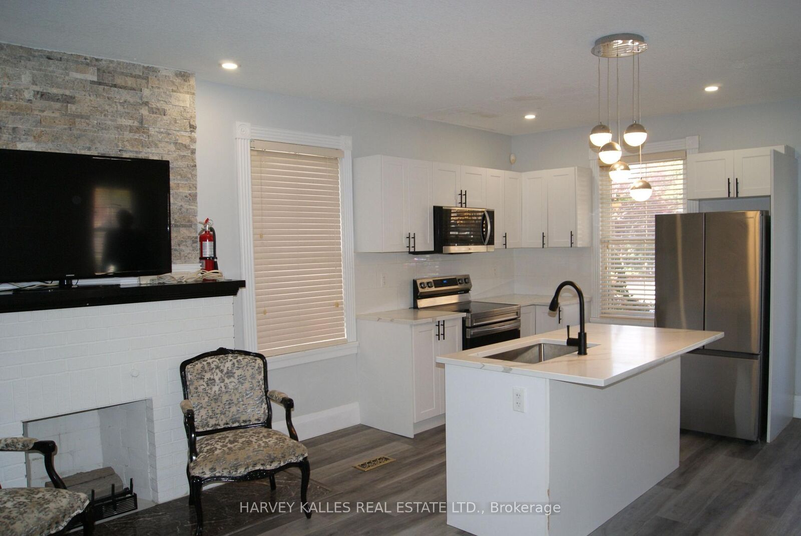 Property Photo:  70 Centre Street W Main/Back  ON N7G 1T8 
