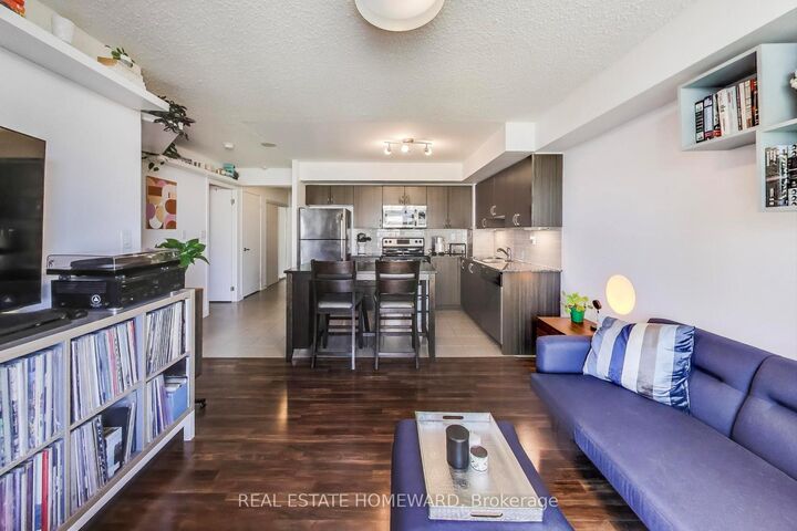 Property Photo: 816 Lansdowne Avenue 406 ON M6H 4K6