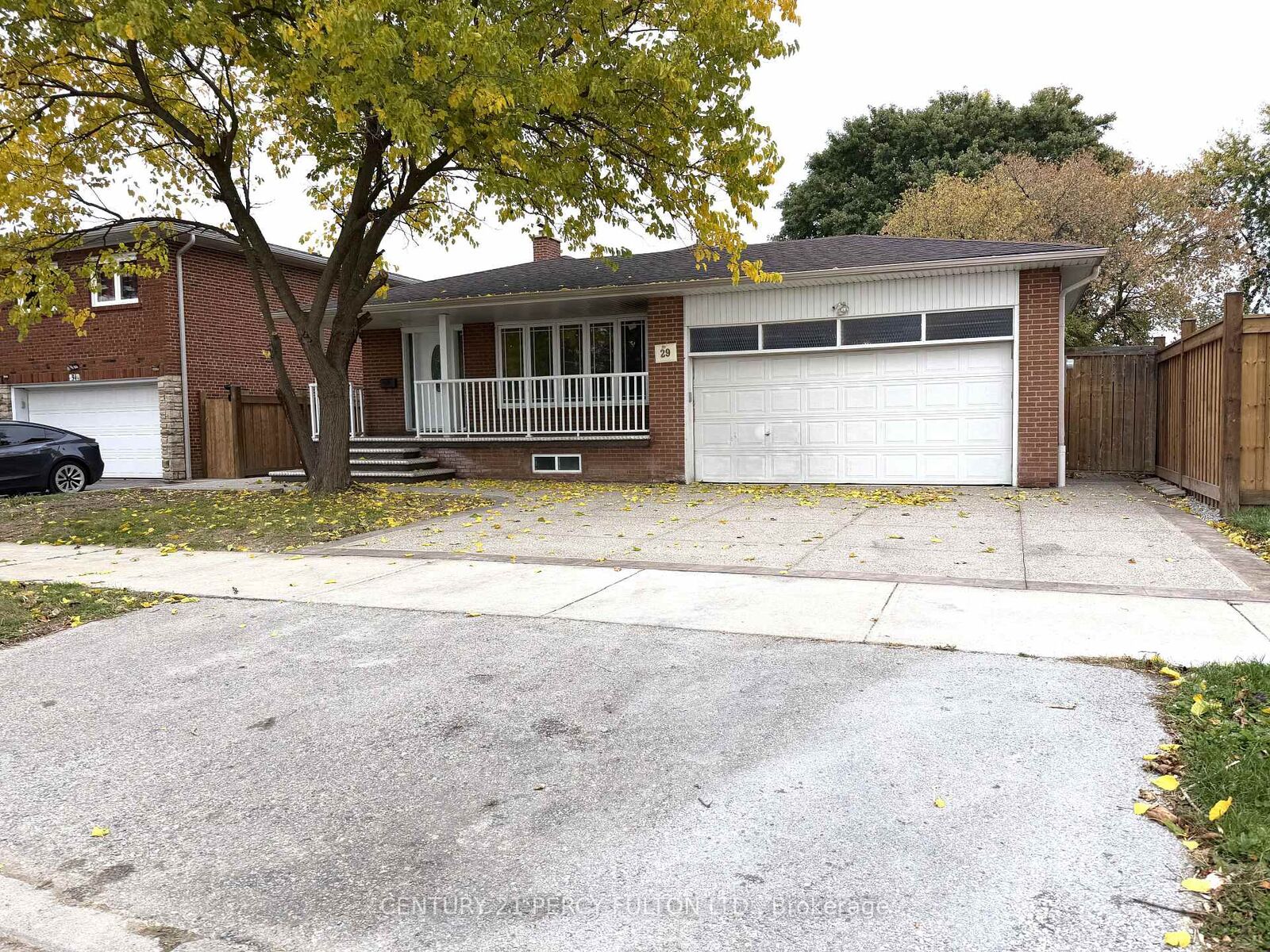 Property Photo:  29 Lawnmere Crescent  ON M1S 2T1 