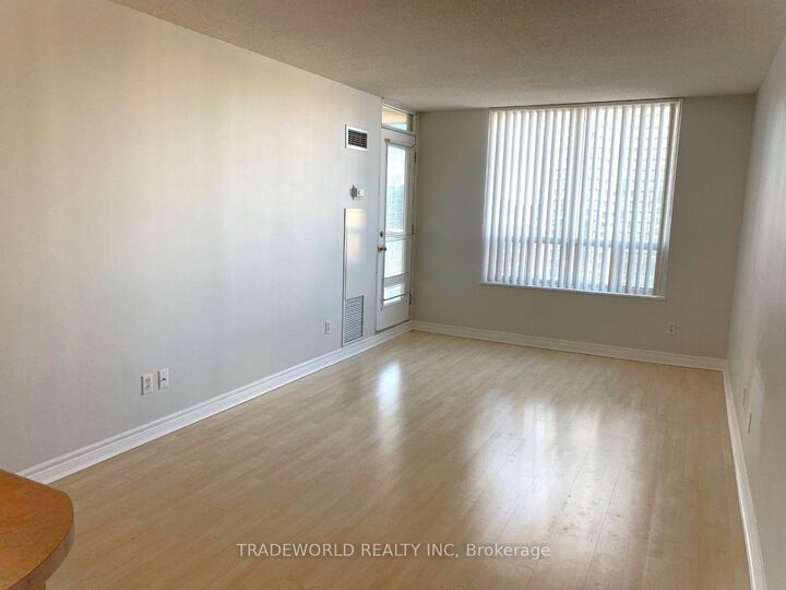 Property Photo:  28 Empress Avenue 1901  ON M2N 6Z7 