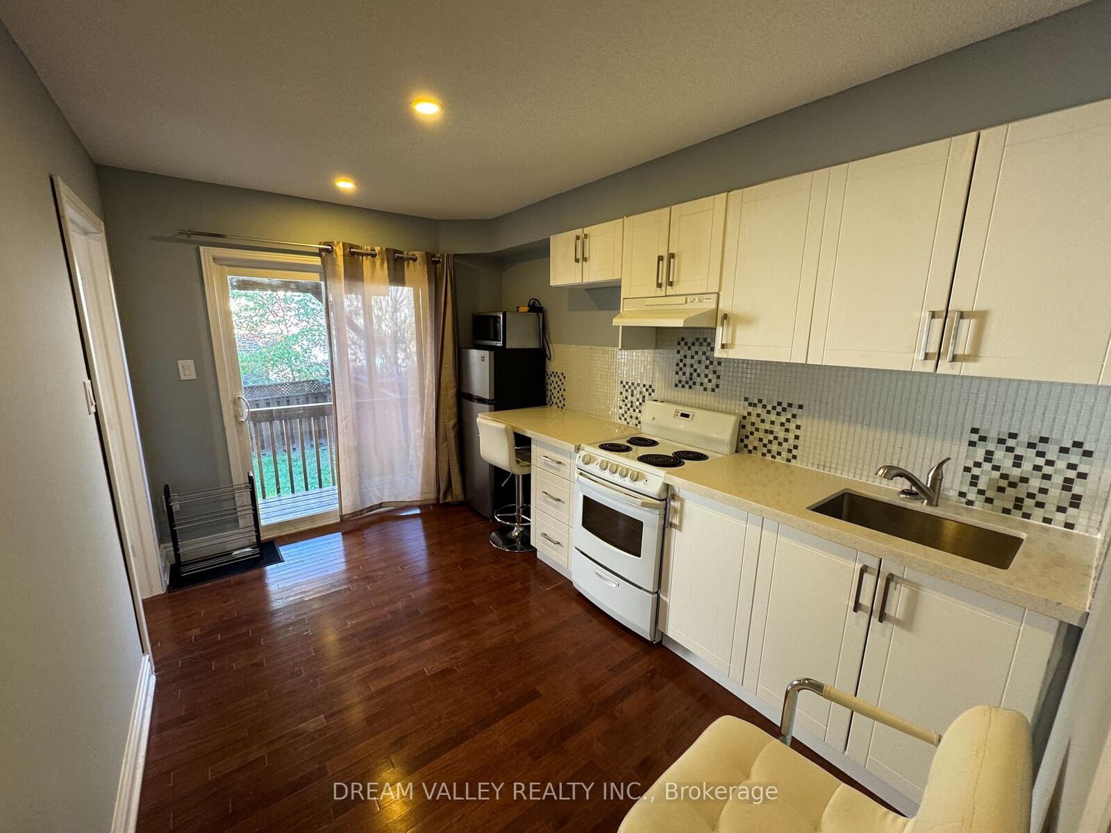 Property Photo:  18 Wilkes Crescent Main  ON M1L 0B3 