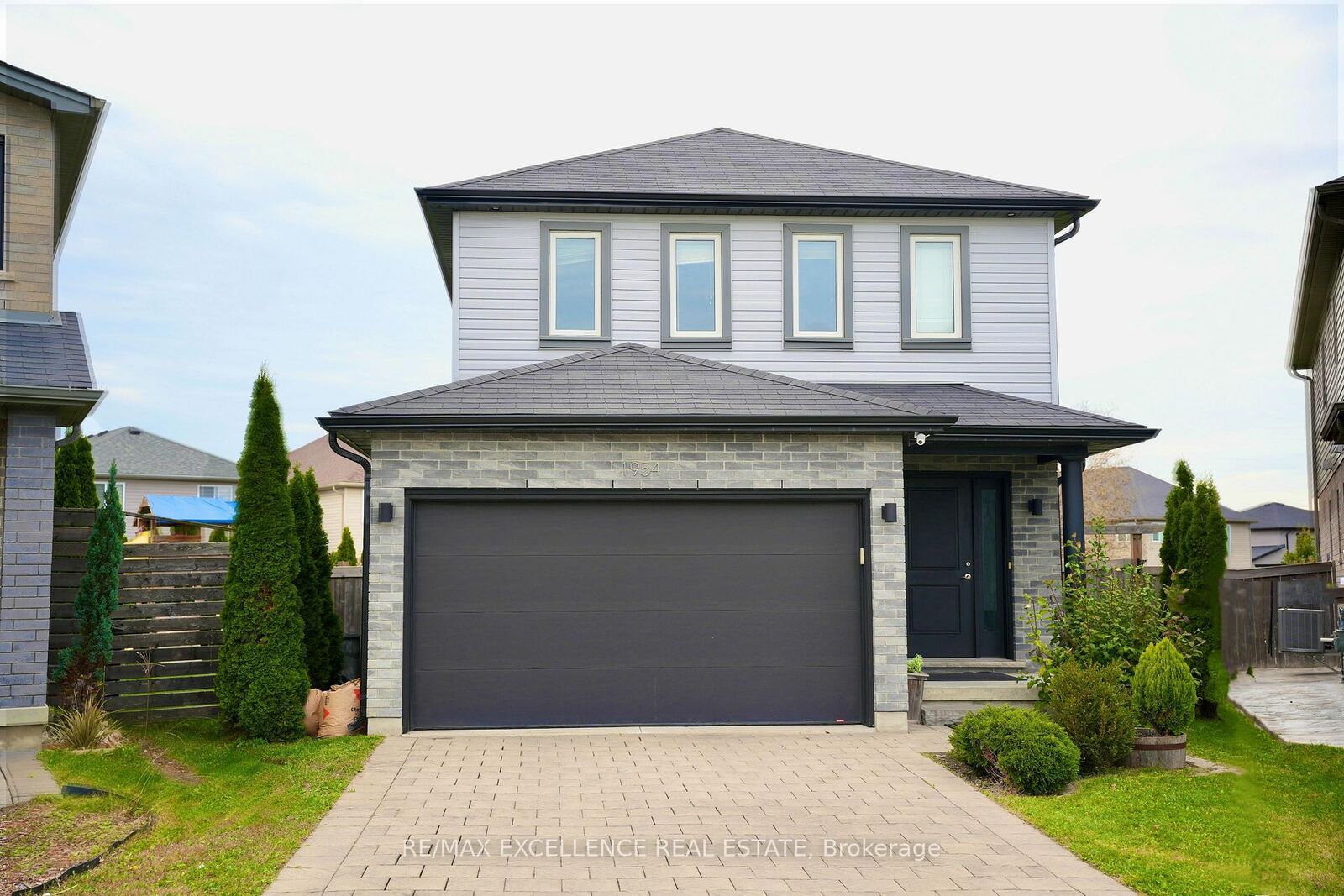 Property Photo:  1954 Foxridge Crescent  ON N6G 0L8 