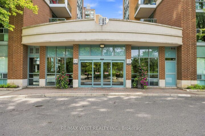 Property Photo:  15 Michael Power Place 809  ON M9A 5G4 
