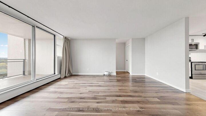Property Photo: 975 Warwick Court 1406 ON L7T 3Z7