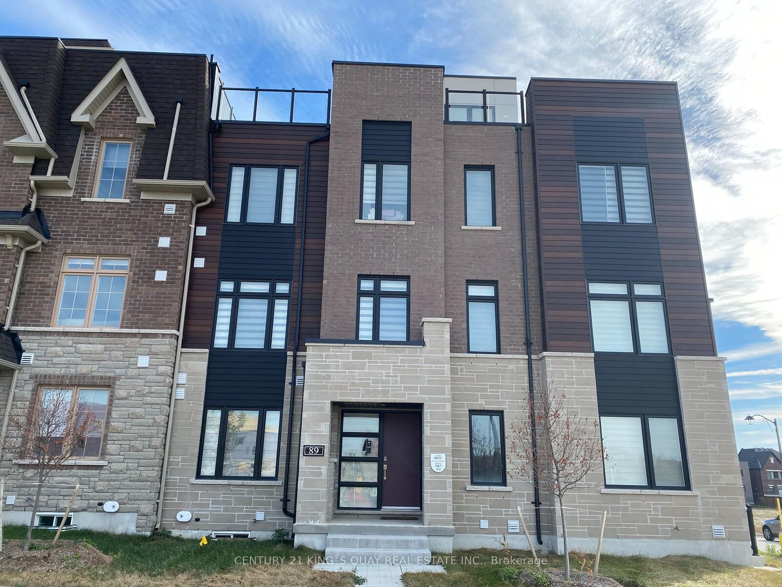 Property Photo:  89 York Downs Boulevard  ON L6C 3M8 