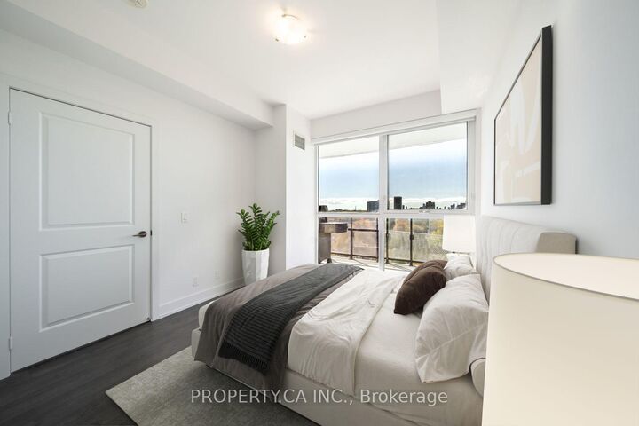 Property Photo:  11 Lillian Street 1103  ON M4S 0C3 