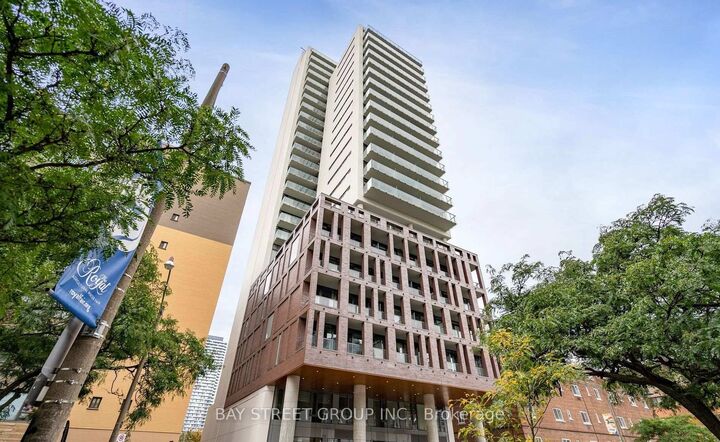 Property Photo: 81 Wellesley Street E 2207 ON M4Y 0C5