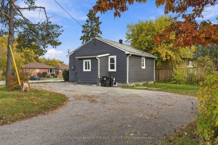 Property Photo: 202 Ferndale Drive N ON L4N 9W1