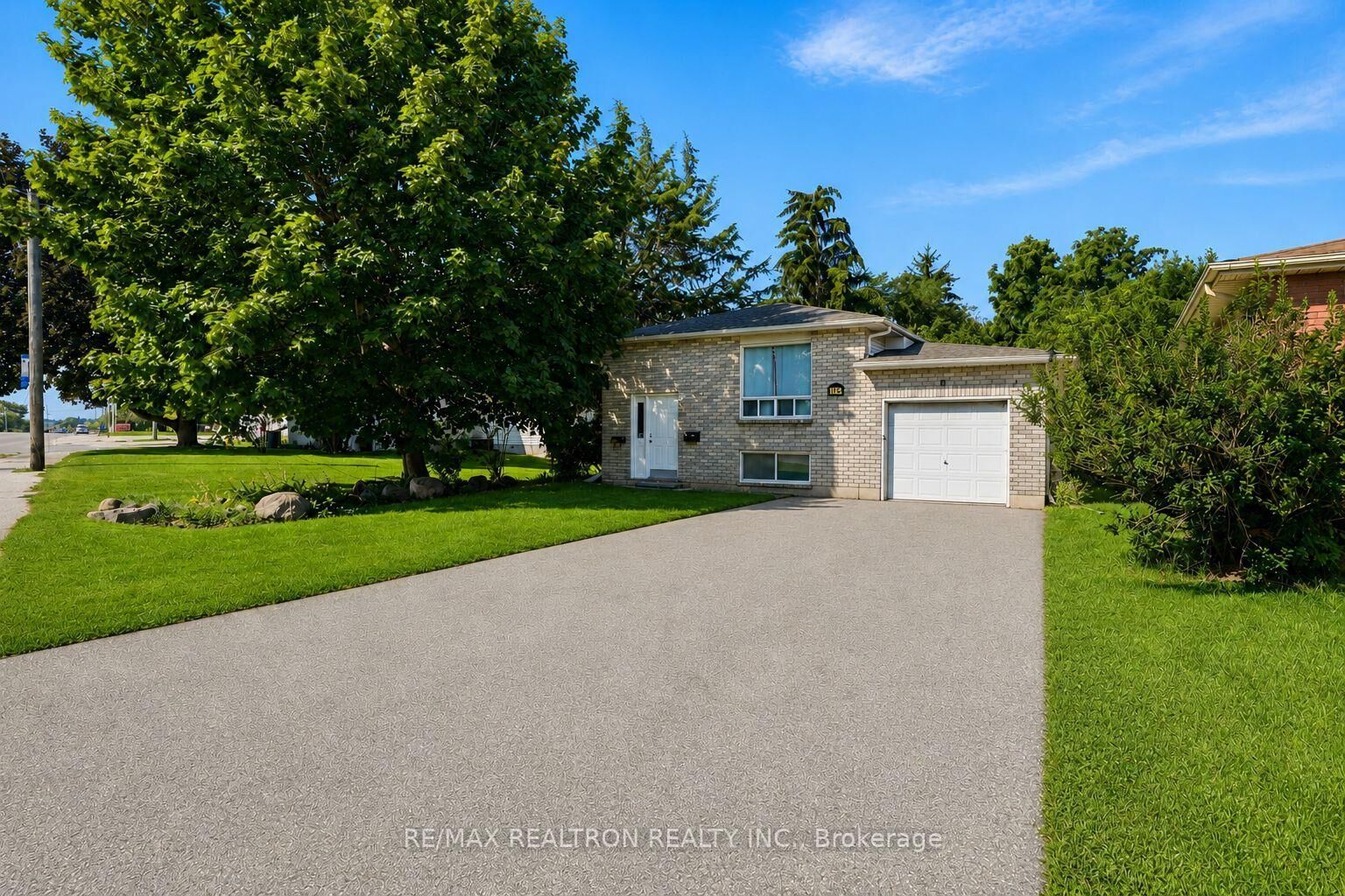 Property Photo: 414 The Queensway Road S ON L4P 2C7