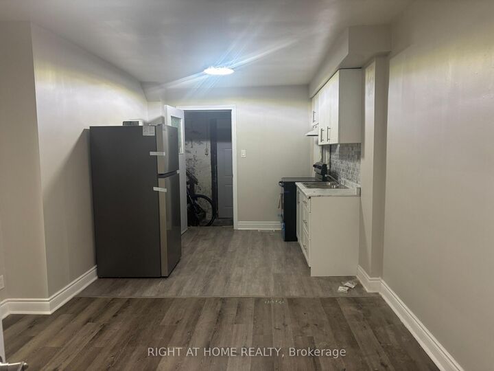 Property Photo: 511 Oakwood Avenue Main ON M6E 2W9