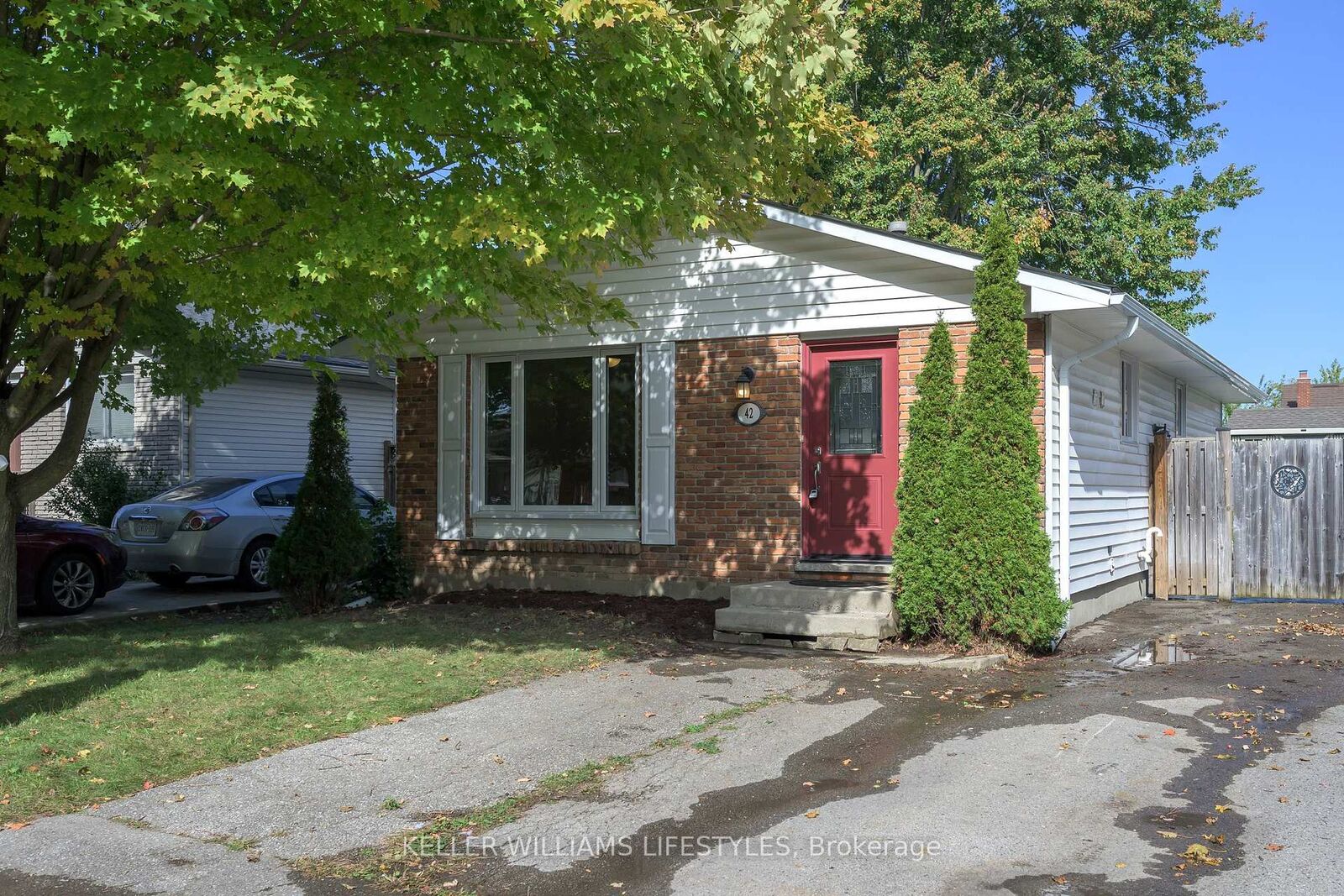 Property Photo:  42 Stroud Crescent  ON N6E 1Z6 