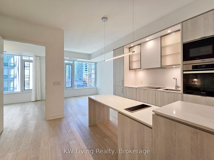 Property Photo:  11 Yorkville Avenue 1309  ON M4W 0B7 